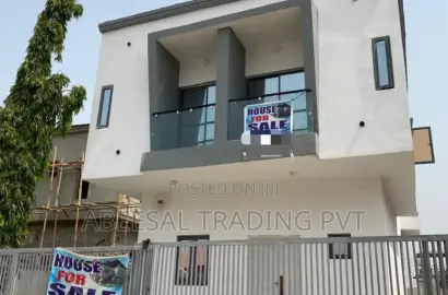 3bdrm Duplex in Ikota for sale