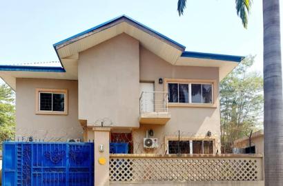 A standard fully detached Duplex inside a MINI ESTATE is available for rent The Duplex comes with:  - 4 Bedroom  - 1 room BQ - Inside an Estate