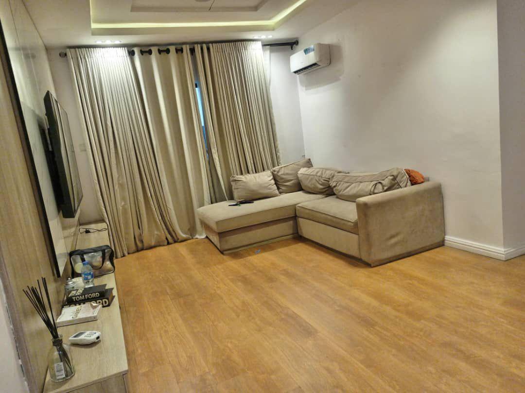 LETTING   Spacious and well maintained 2 bedroom flat   Location : Inside  estate at ologolo lekki