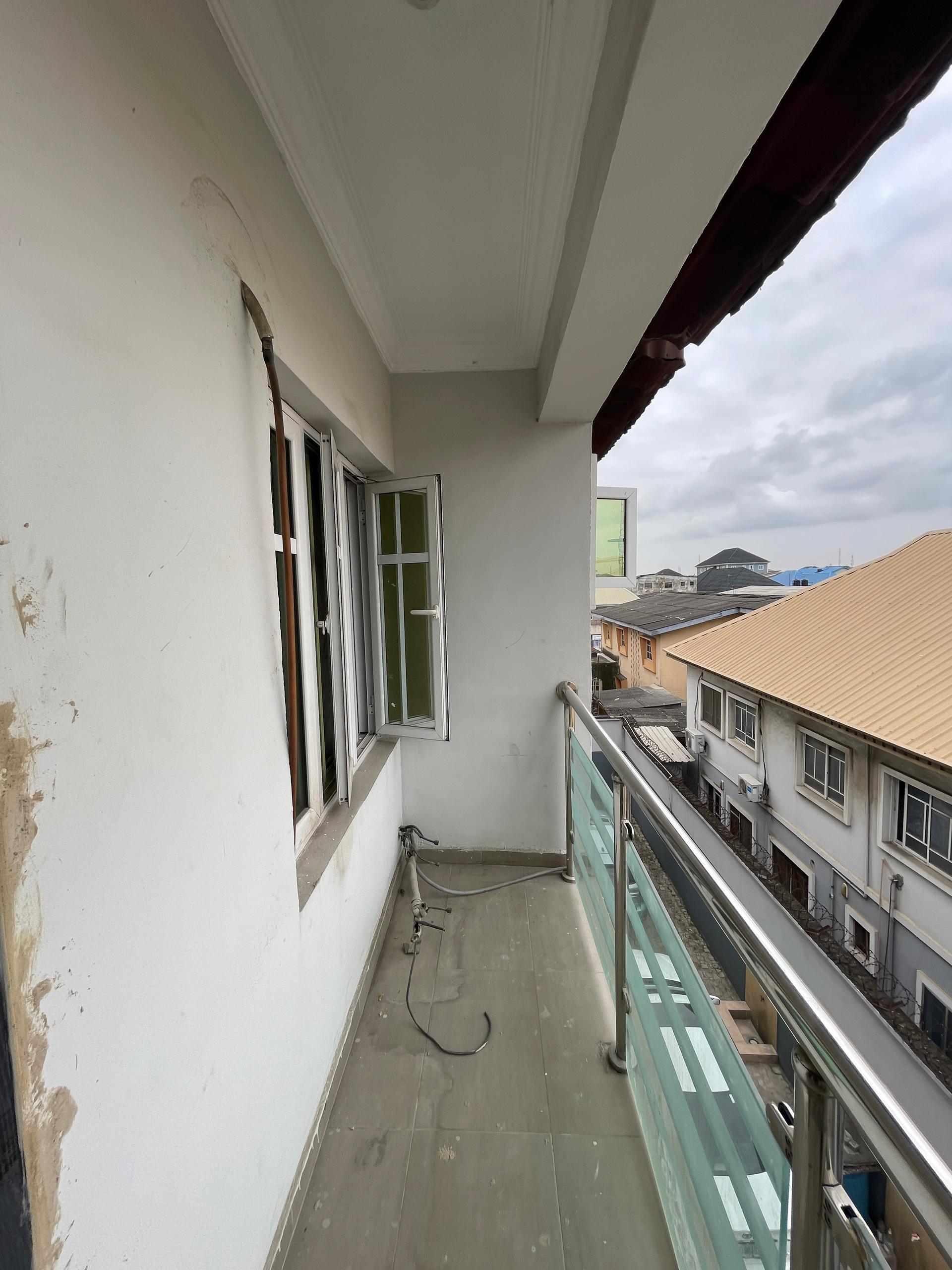 Spaciously Built 4 Bedroom Terrace Duplex with Bq    Location: Surulere.  Price: ₦150M