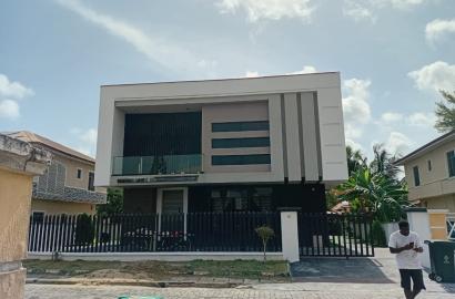 5-bedroom detached house plus two rooms BQ at Victoria Drive, Crown Estate, Lekki/Epe Express way, Lagos