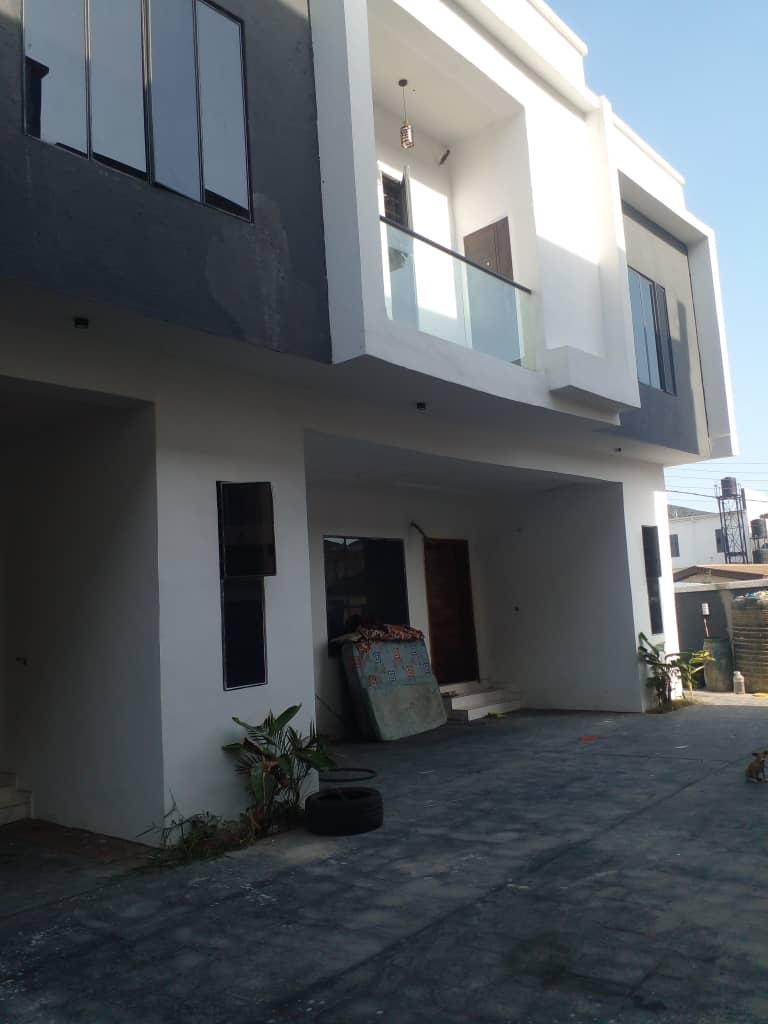 FOR SALE IN ORCHID ROAD, LEKKI, LAGOS   NEWLY BUILT CONTEMPORARY 4-BEDROOM TERRACE DUPLEX FOR SALE