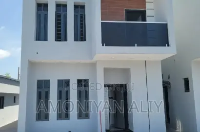 3bdrm Townhouse/Terrace in Lekki Scheme2 for Sale