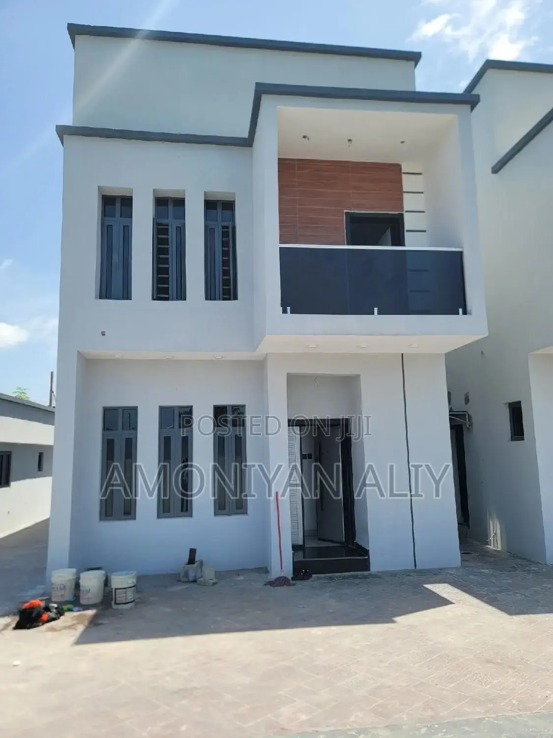 3bdrm Townhouse/Terrace in Lekki Scheme2 for Sale