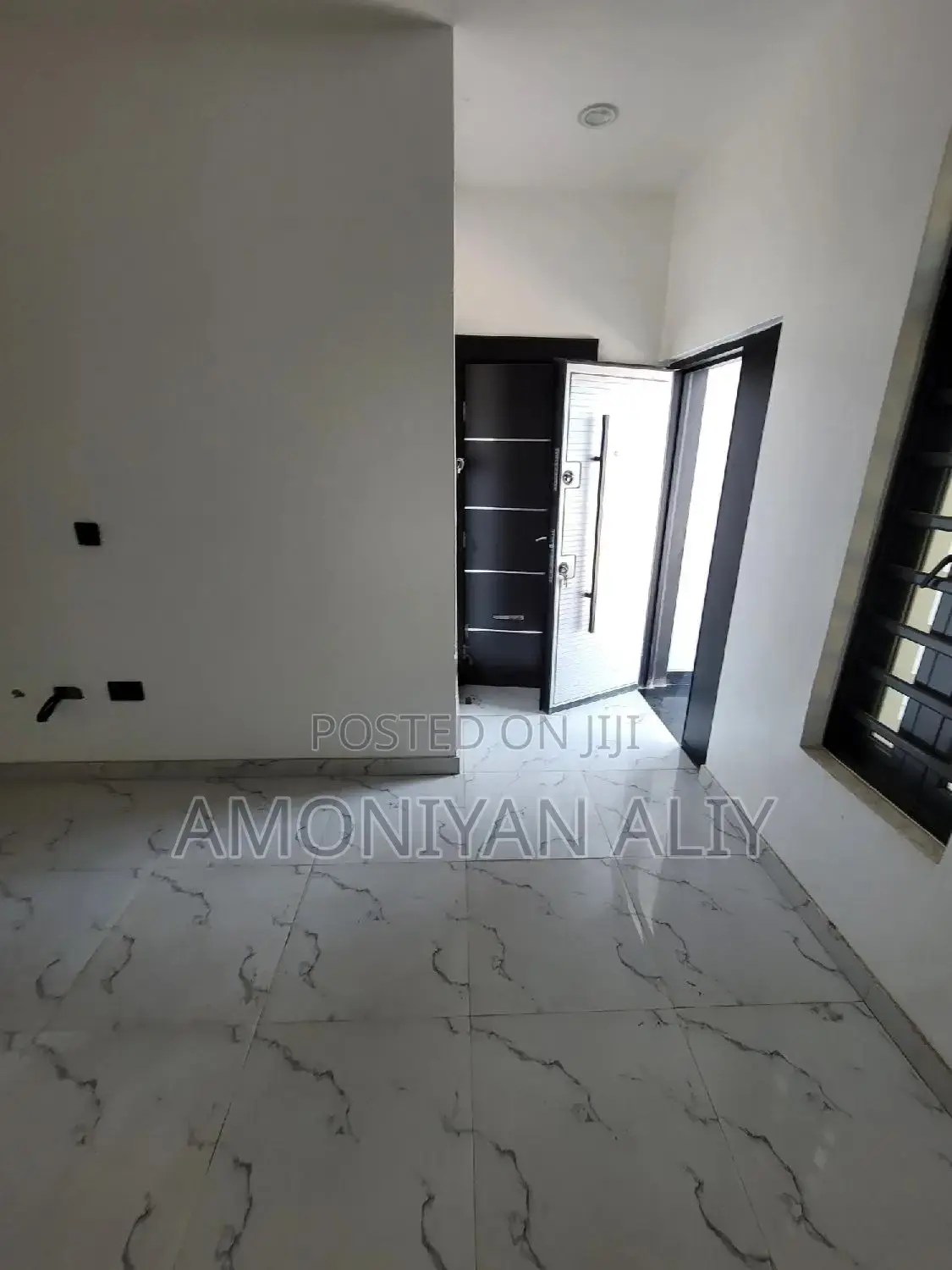 3bdrm Townhouse/Terrace in Lekki Scheme2 for Sale