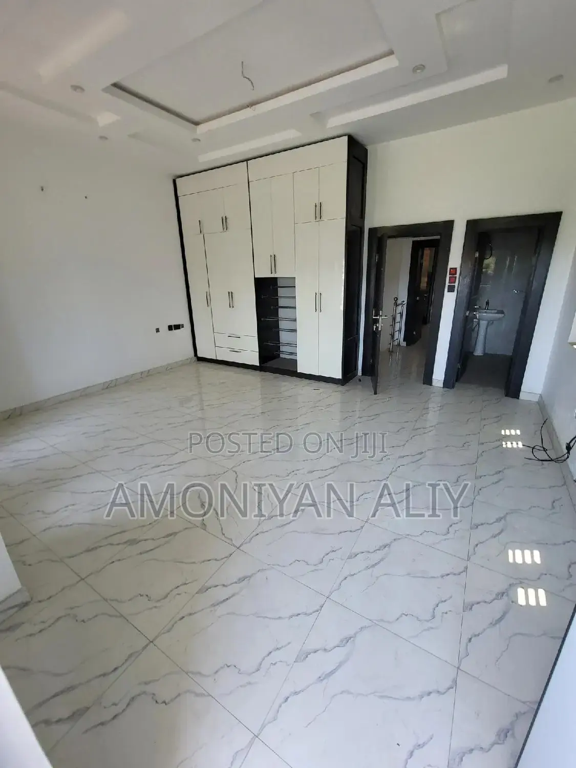3bdrm Townhouse/Terrace in Lekki Scheme2 for Sale