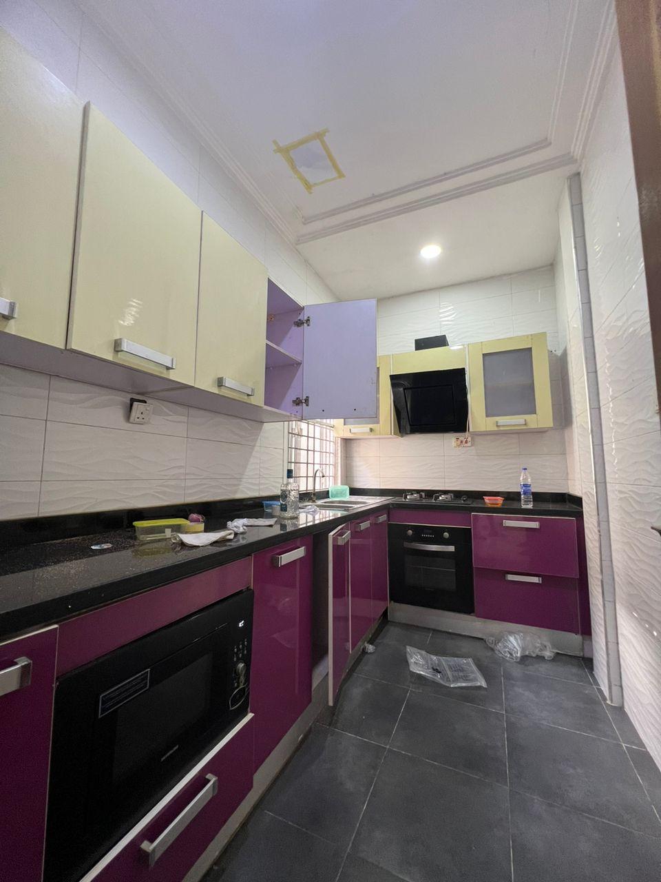 To let  Extremely spacious and massive super clean  contemporary/modern fitted 2 bedroom flat located in a serene/quiet and secured environment.   📌Lekki phase 1   (Main lekki phase 1)