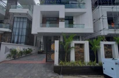 Enormous 5 Bedroom Duplex With A Pool And Bq