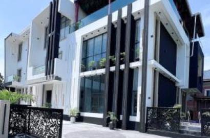 Enormous 6 Bedroom Duplex With A Gym,bq,cinema,pool,gazebo