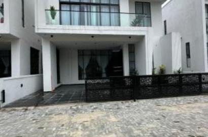 Exquisite 5 Bedroom Duplex With A Bq And A Pool