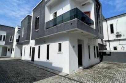 Beautiful 4 Bedroom Duplex Within A Serene Environment