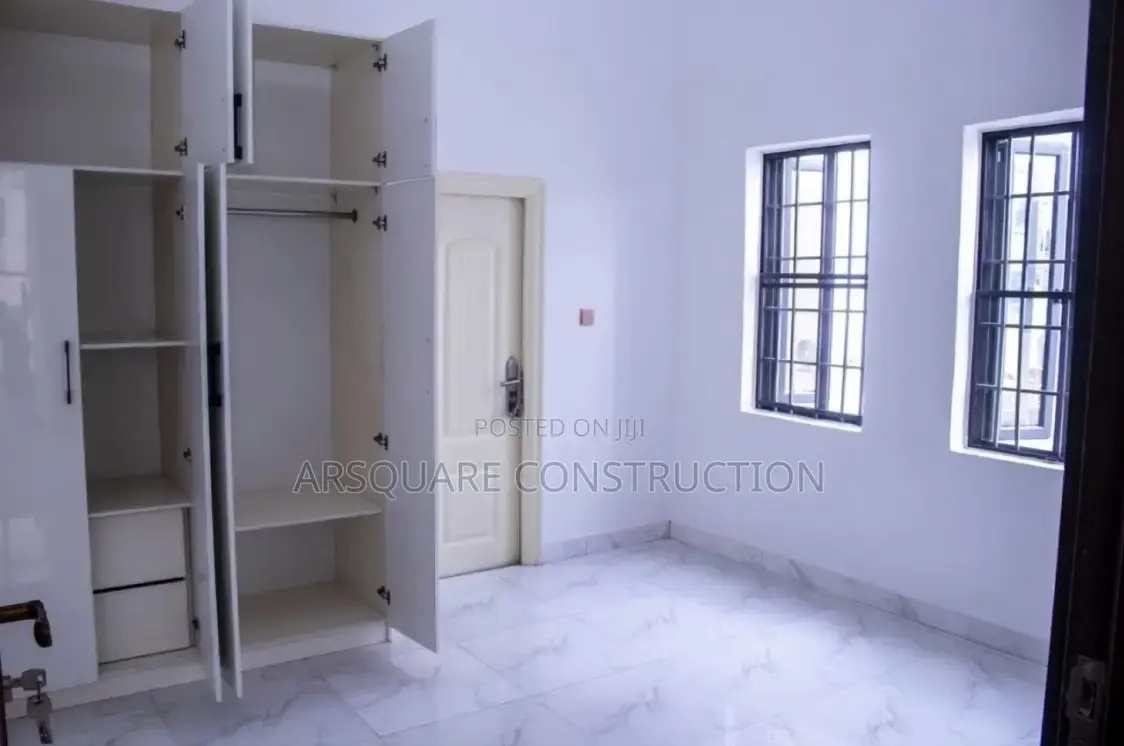 6bdrm Townhouse/Terrace in Idu for sale