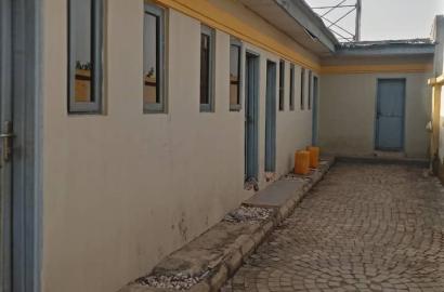 to let  A British style single room self contained suitable for a student is available at Kémta Housing estate Abeokuta Ogun State .