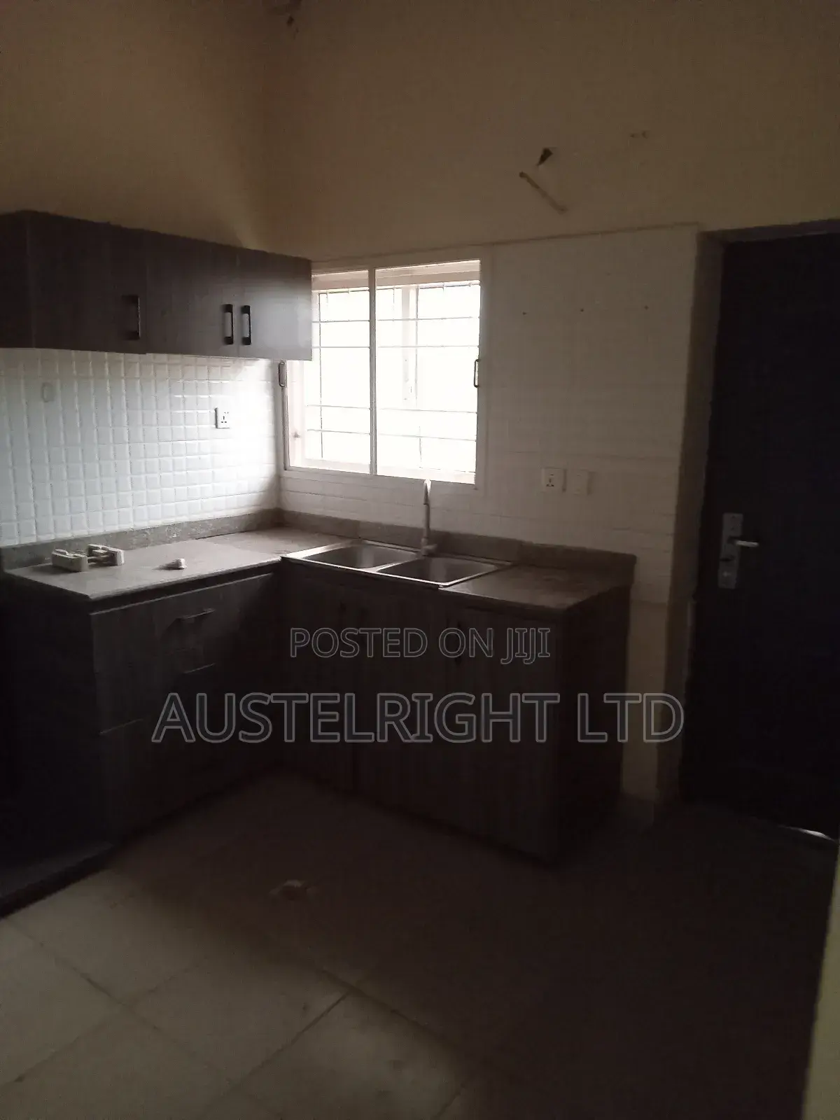 4bdrm Townhouse / Terrace in Gaduwa for rent