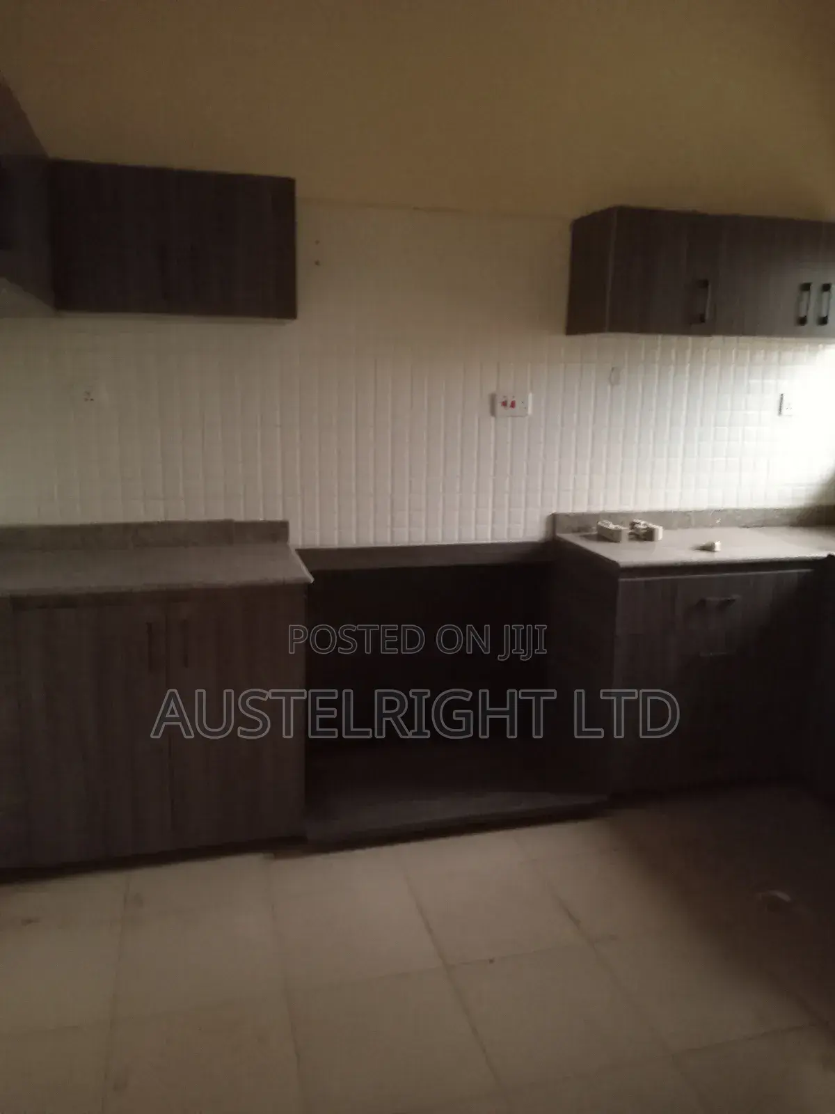 4bdrm Townhouse / Terrace in Gaduwa for rent