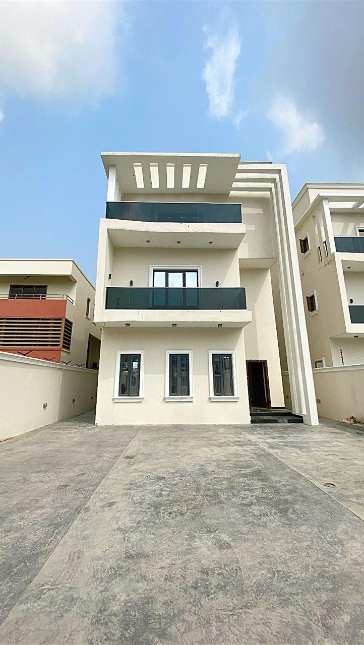 5Bedroom fully Detached Duplex with 2 room BQs, Cinema,Swimming Pool and a Gym.