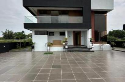 Luxury 5 Bedroom Detached Duplex