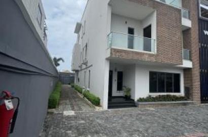 Beautifully Built 5 Bedroom Detached Duplex With A Bq