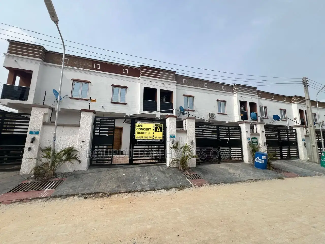 4bdrm Duplex in Ikota for sale