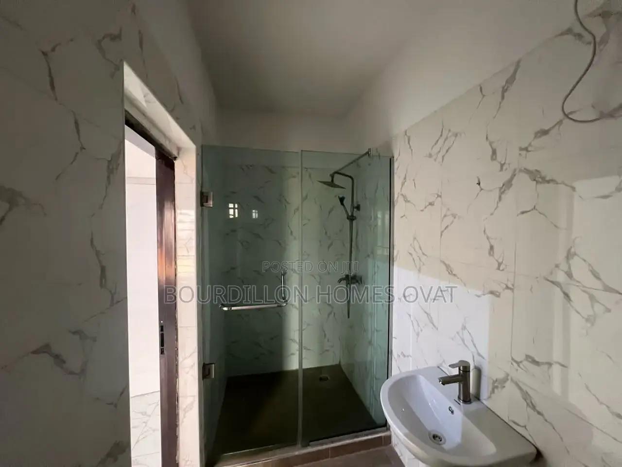 4bdrm Duplex in Ikota for sale