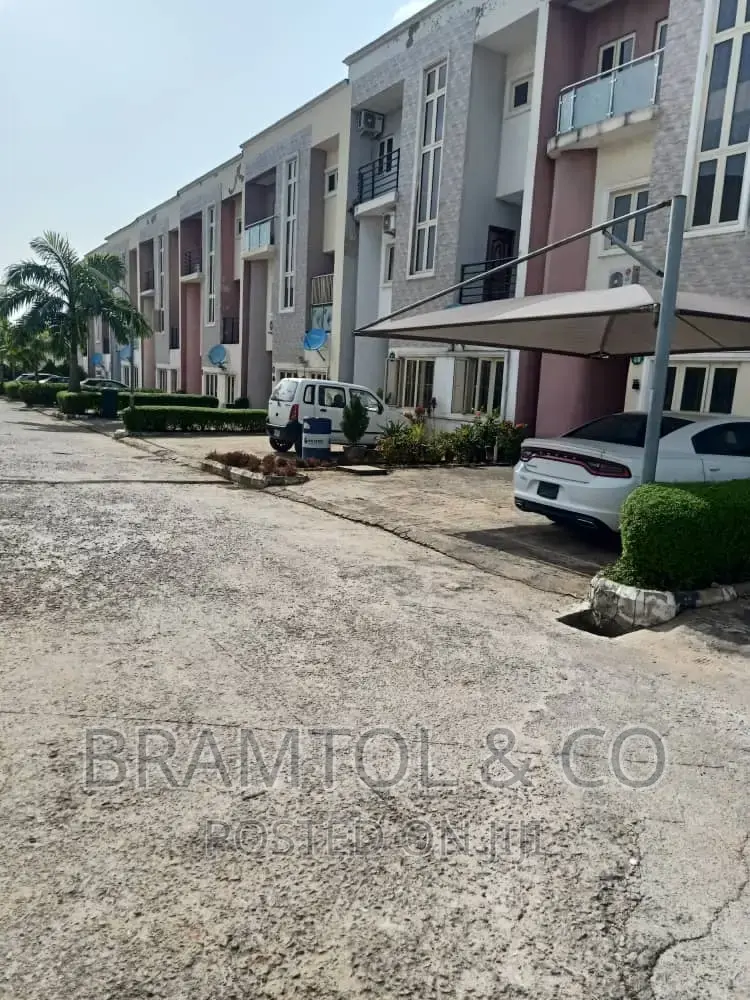 4bdrm Townhouse/Terrace in Idu Industrial for Sale