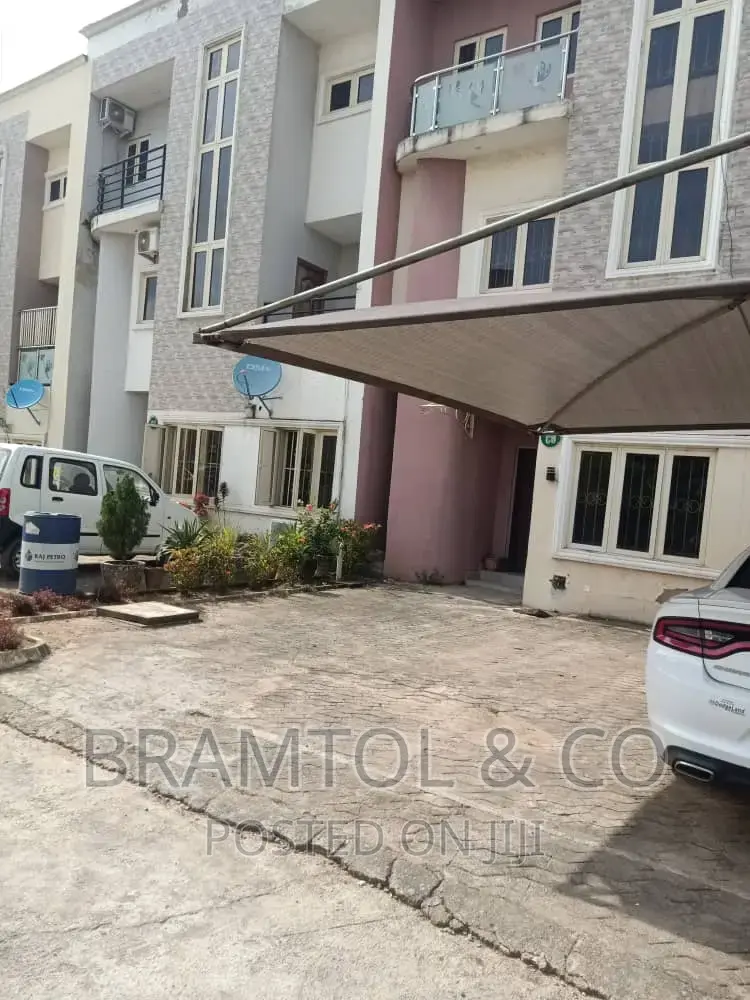 4bdrm Townhouse/Terrace in Idu Industrial for Sale