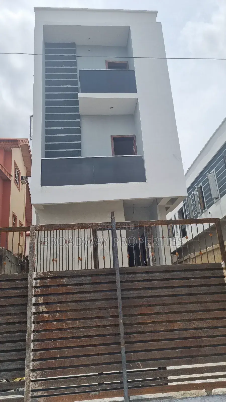 4bdrm Duplex in Magodo Phase2 for sale