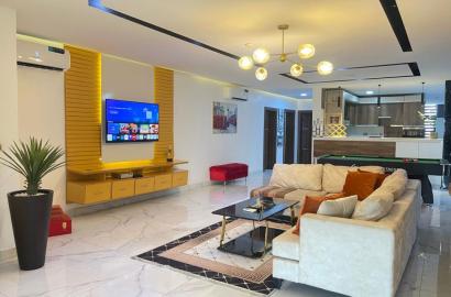3bed waterfront with a snooker,gym,swimming pool and a jetty Joneer court, lekki phase1 Available today