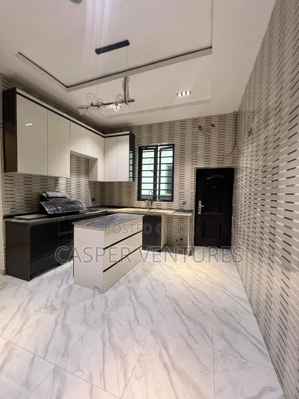 5bdrm Duplex in Avex, Sangotedo for sale