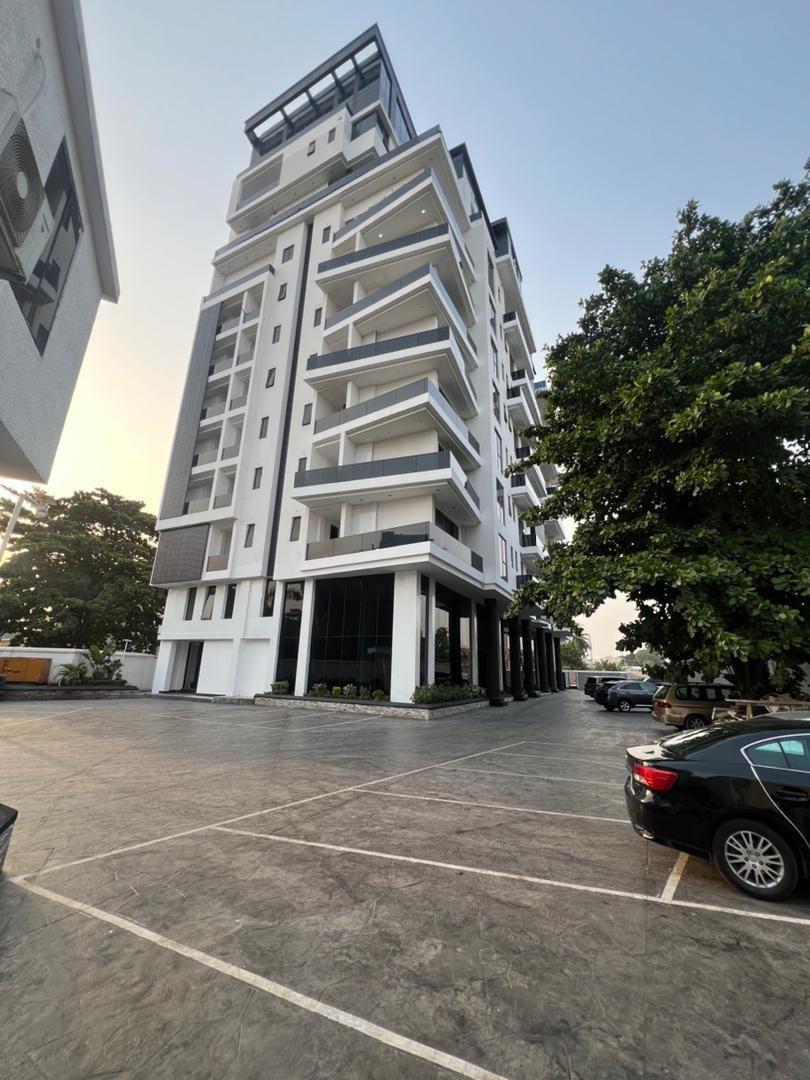 TASTEFULLY BUILT & ASTONISHING FULLY SERVICED THREE (3) BEDROOM APARTMENT WITH A ROOM BOYS QUARTER IN A COMPOUND WITH MULTIPLE UNITS IN THE HEART OF OLD IKOYI OFF NOW AVAILABLE FOR LETTING.