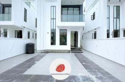 Stunning 5 Bedroom Fully Detached Duplex