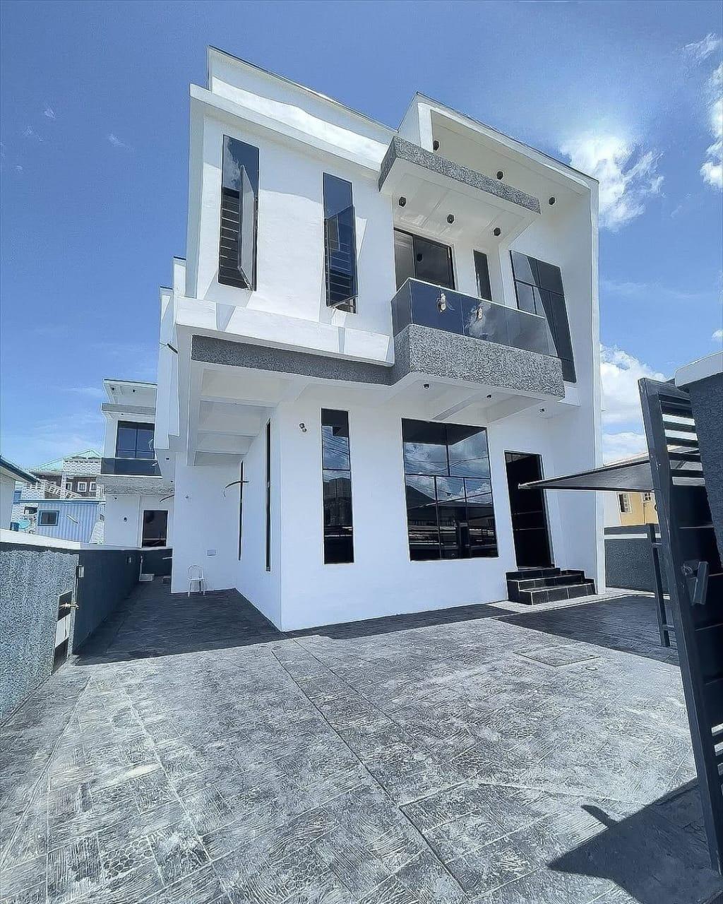 4bedroom beautiful classic fully detached with a BQ