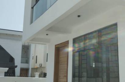 RENT 5 Bedrooms fully detached apartment by Chevron tollgate facing the Express way