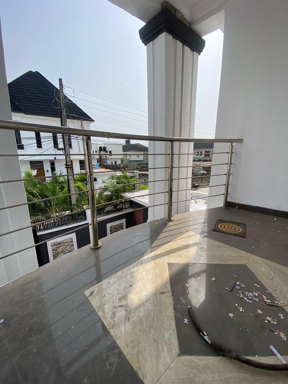 FOR SALE IN LEKKI PHASE 1  Brand new luxury 4Bedroom house, self compound, with BQ, gate house,  modern kitchen and restrooms, building approval