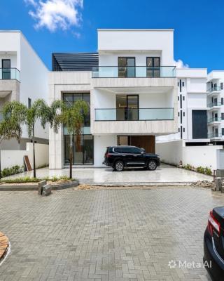 6 bedroom detached duplex for sale   Lekki Phase 1, Lekki Phase 1, Lekki, Lagos $1,400,000  approx. ₦1,904,629,752