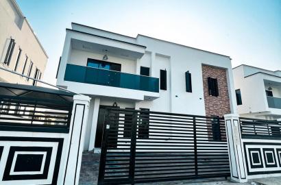 Luxurious 4 Bedroom Fully Detached Duplex for Sale