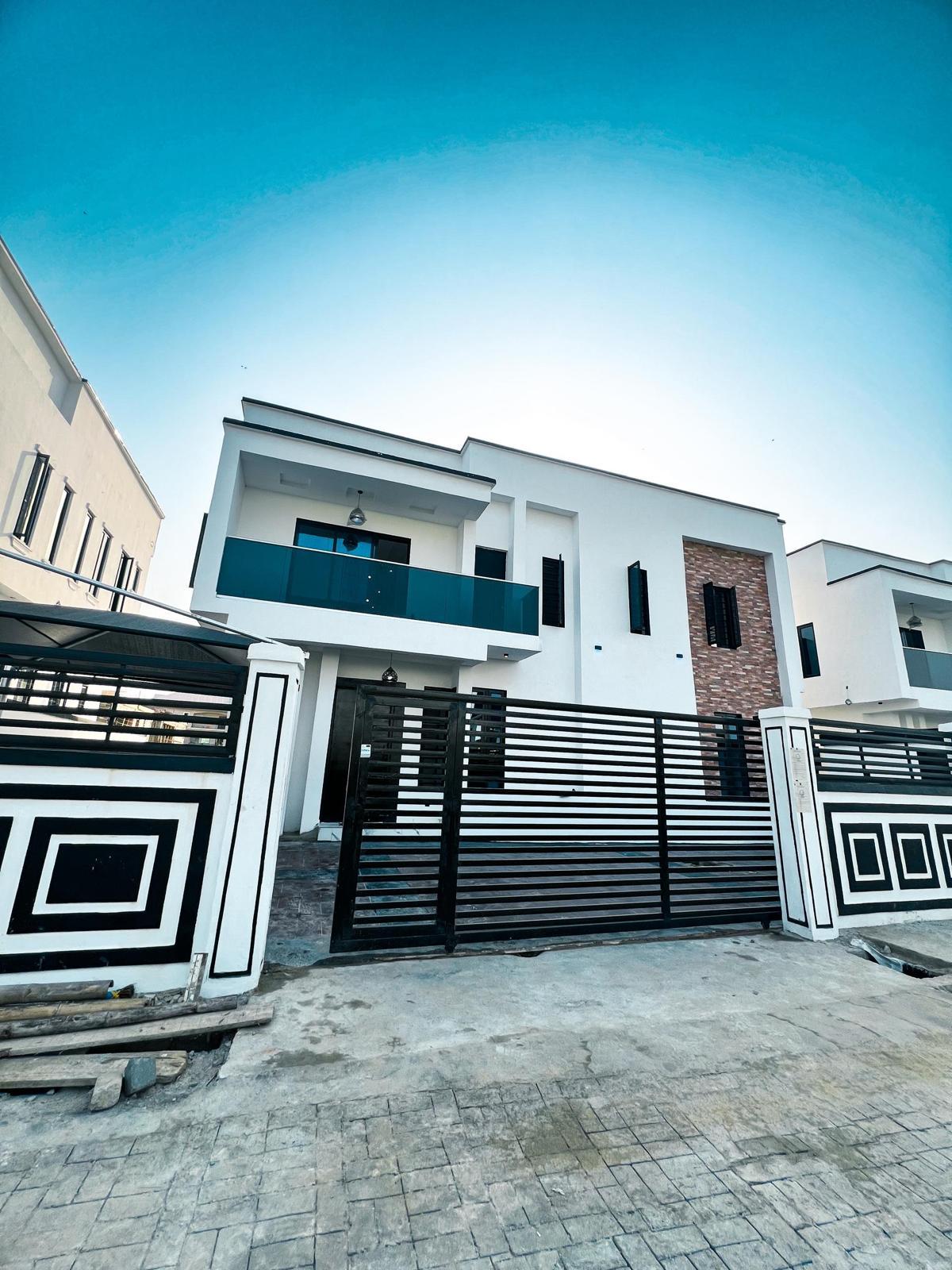 Luxurious 4 Bedroom Fully Detached Duplex for Sale