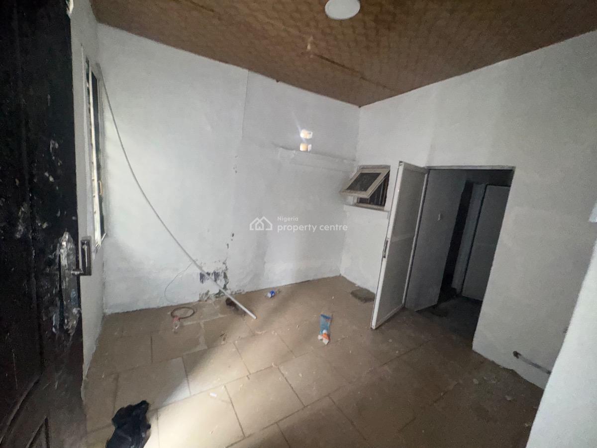 1 bedroom mini flat (room and parlour) for rent