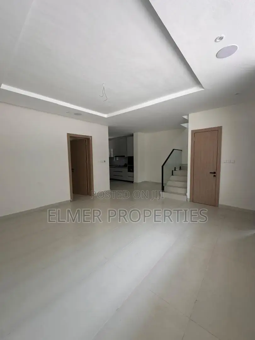 3bdrm Townhouse/Terrace in New Road, Lekki for sale