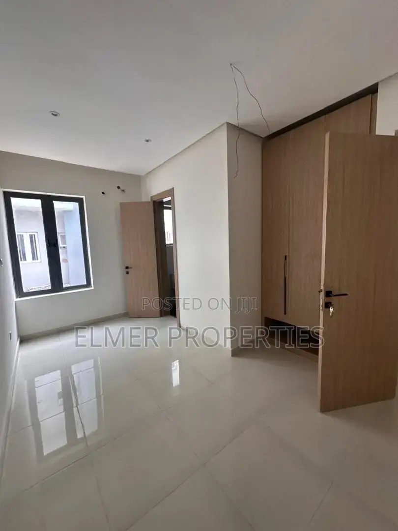 3bdrm Townhouse/Terrace in New Road, Lekki for sale