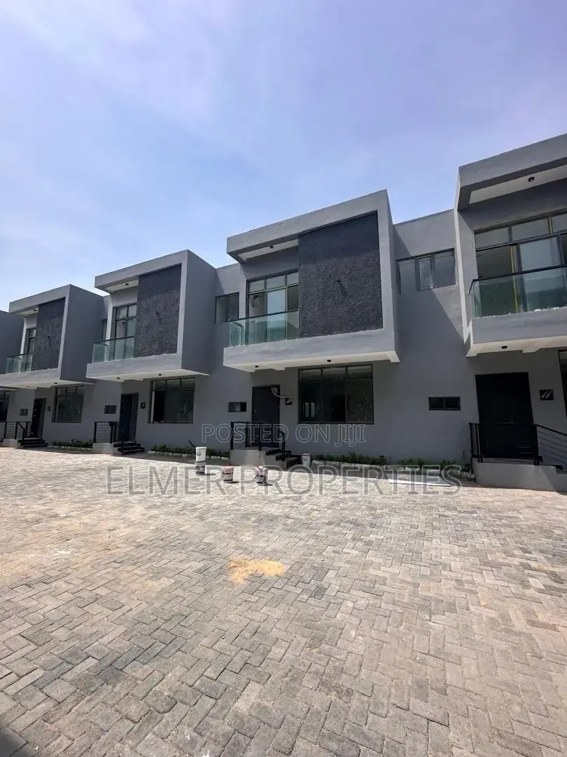 3bdrm Townhouse/Terrace in New Road, Lekki for sale