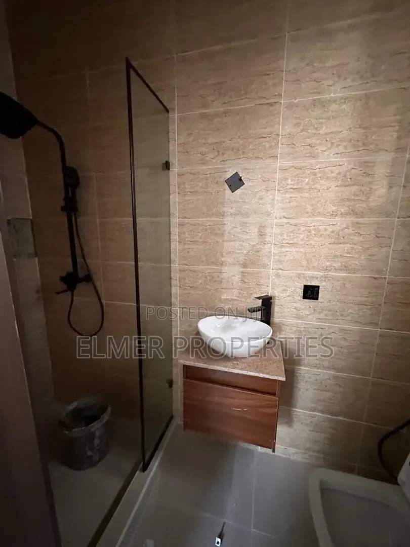 3bdrm Townhouse/Terrace in New Road, Lekki for sale