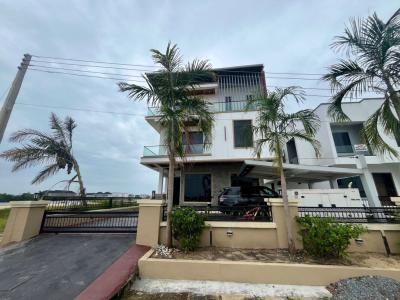 Waterfront Luxury -- 5-bedroom Detached Duplex With Penthouse