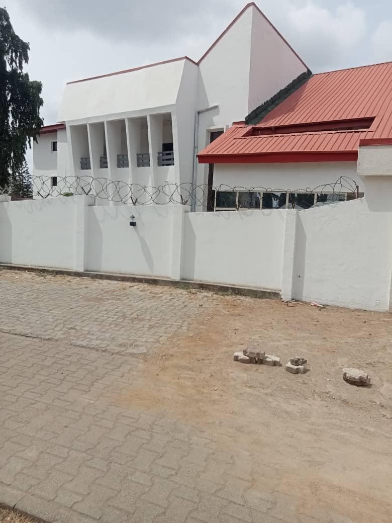 Spacious 6 Bedroom Fully Detached Duplex with 2 Sitting Room and Detached 2 Room BQ is available for rent @ Wuse 2