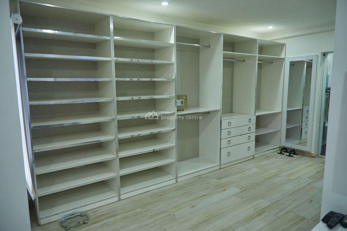 A Well Finished 3 Bedroom Penthouse In A Fully Serviced Estate.
