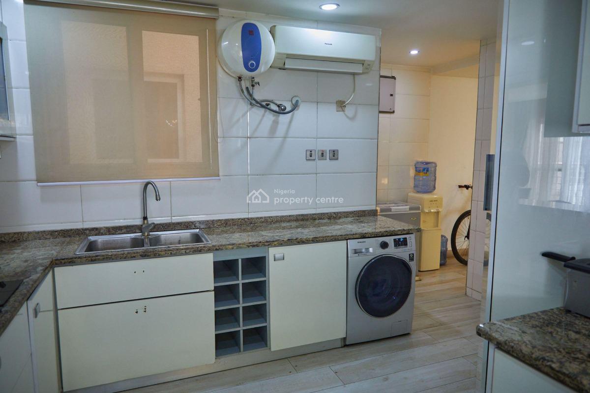 A Well Finished 3 Bedroom Penthouse In A Fully Serviced Estate.