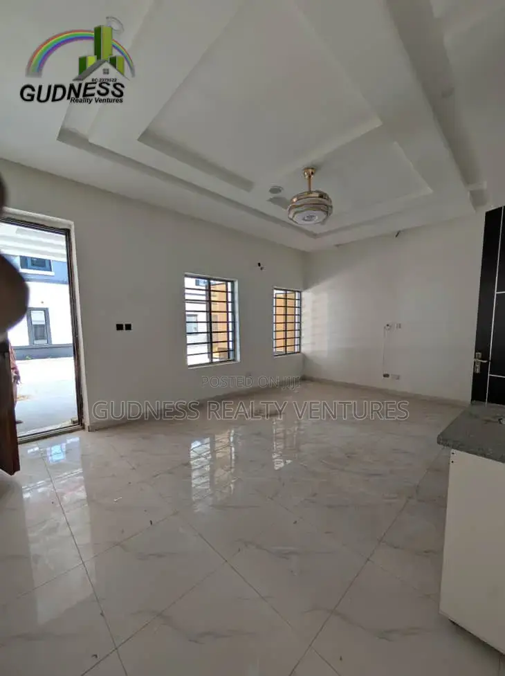 2bdrm Townhouse/Terrace in Lekki for sale