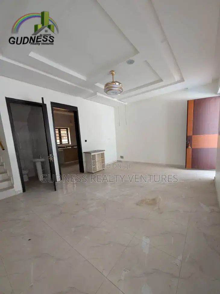2bdrm Townhouse/Terrace in Lekki for sale