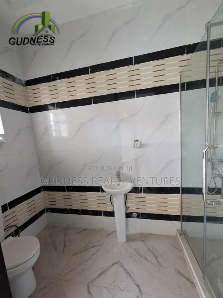 2bdrm Townhouse/Terrace in Lekki for sale
