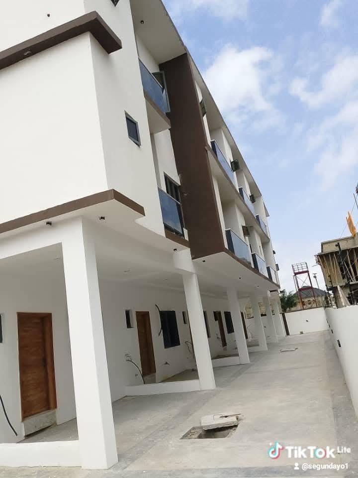 ABSOLUTELY DECENT 4 BEDROOM TERRACE DUPLEX ON TWO FLOORS
